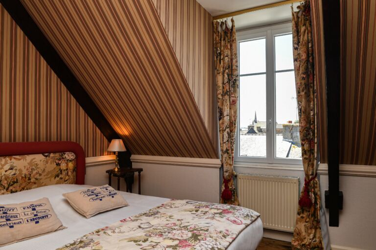Chambre confort economique Hôtel K'loys sur le port de Paimpol